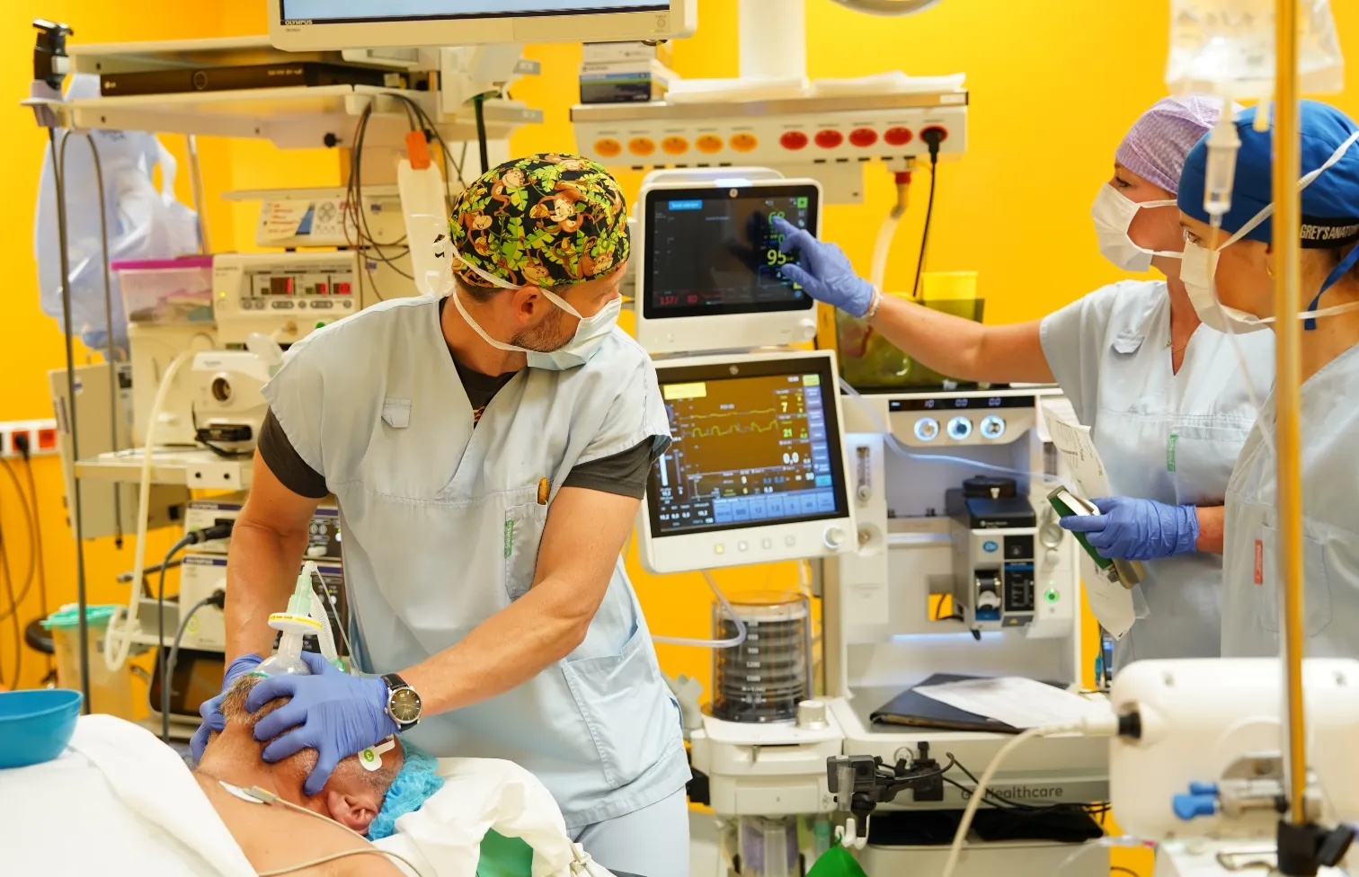 anesteziologové na sále